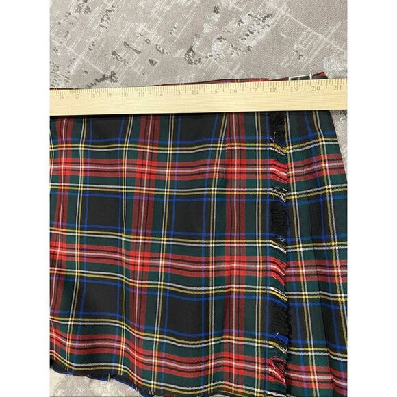 Size 16/18 tartan kilt. Adjustable leather hardware from 19 1/2-20 1/2 inches. - Picture 8 of 10